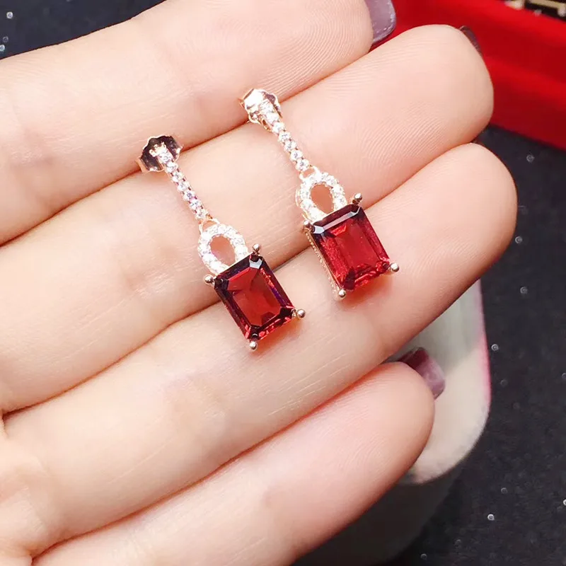 Серьги-подвески с натуральным красным гранатом 6*8 мм 1 6 карата * 2 шт.