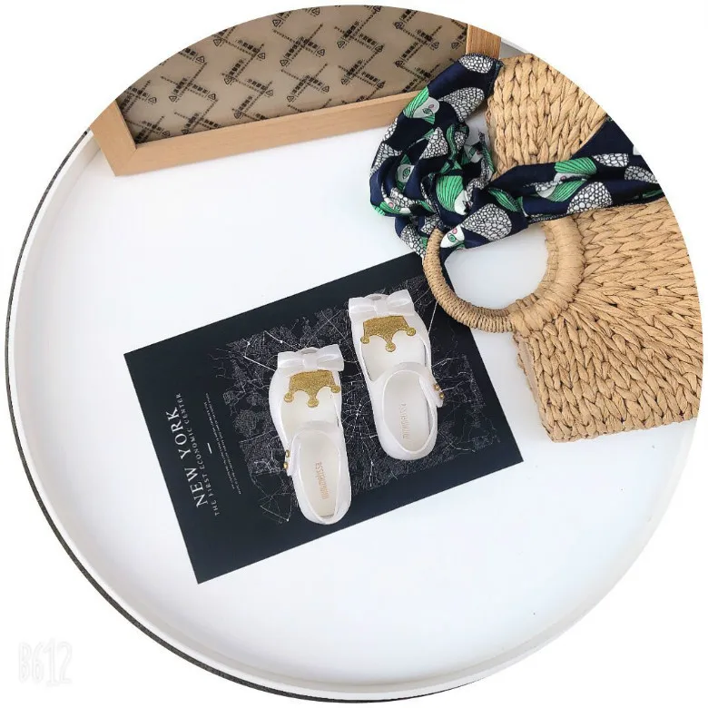 Mini Melissa/Новинка года; прозрачная обувь; детская обувь принцессы с круглым открытым носком и бантом; мягкие и удобные сандалии; обувь на каблуке 14-16,5 см