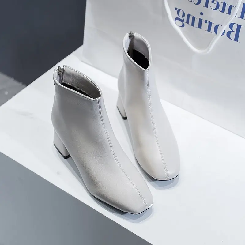 Зимние белые кожаные ботинки женские теплые плюшевые ботильоны на высоком