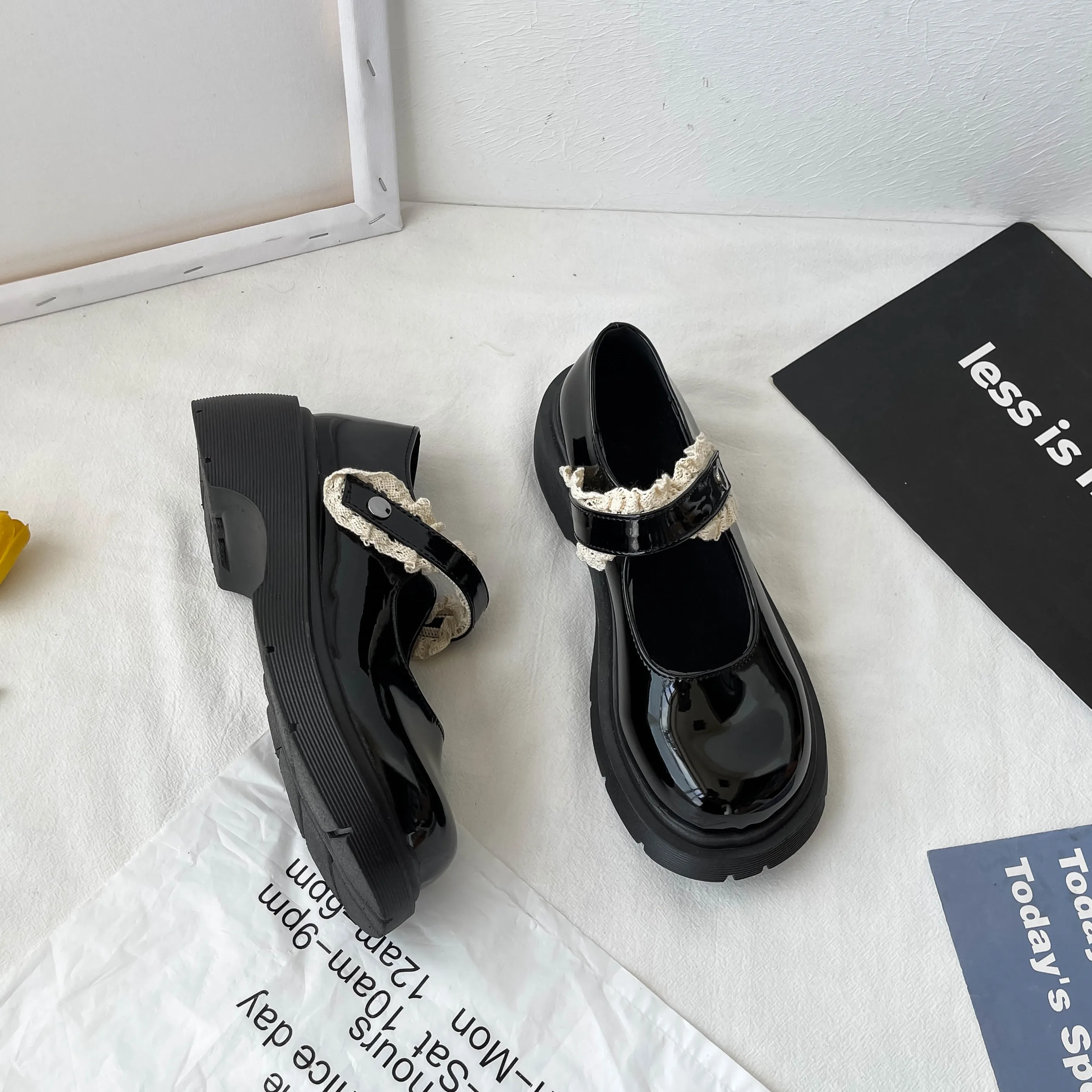 

Retro British Style Small Leather Shoes Spring And Summer New All-Match Round Toe Shallow Mouth Ladies Single Shoes