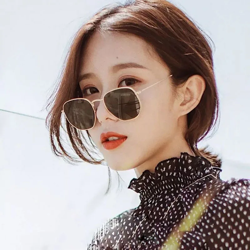 

Lady Flat top Oversized Sunglasses Women Retro Female Big Frames UV400 Cat Eye Sunglass Electroplated Rivet Sun Glasses Shades