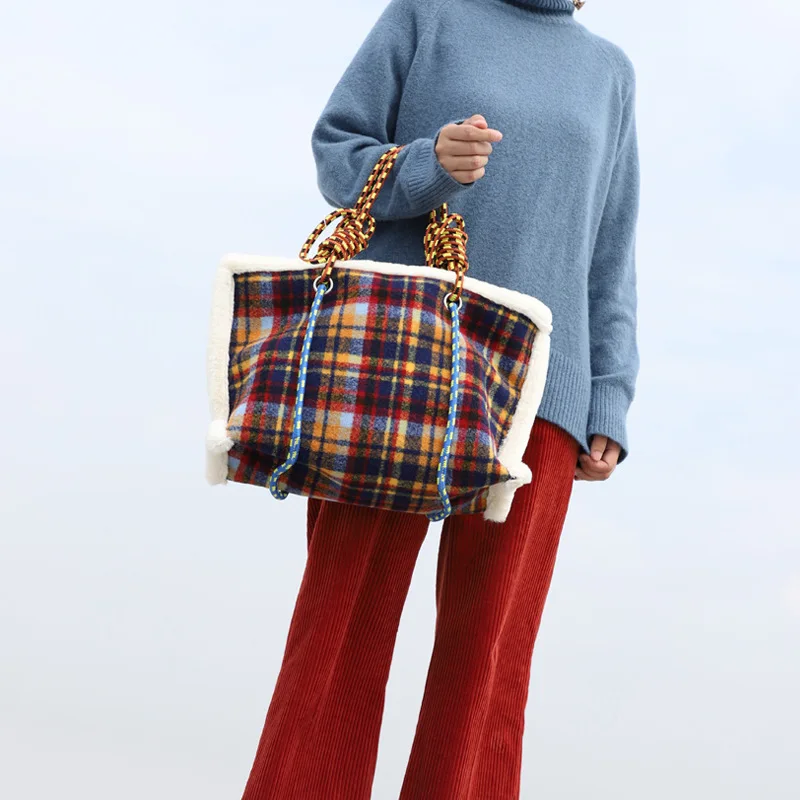 Винтажная сумка женская меховая на молнии вязаная через плечо из