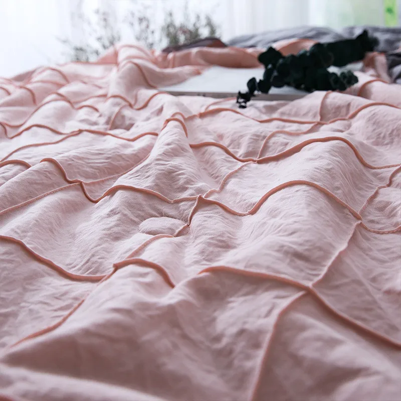 Розово-серое тонкое летнее стеганое одеяло в клетку комбинированное воздушное