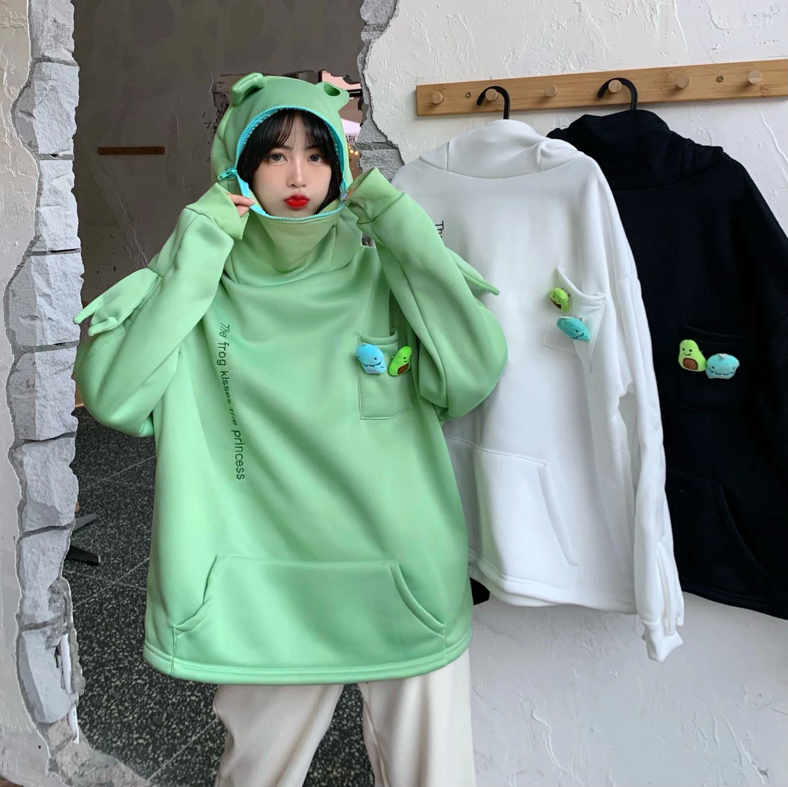 

Lovers Autumn And Winter Frog Plush Sweater Hoodie