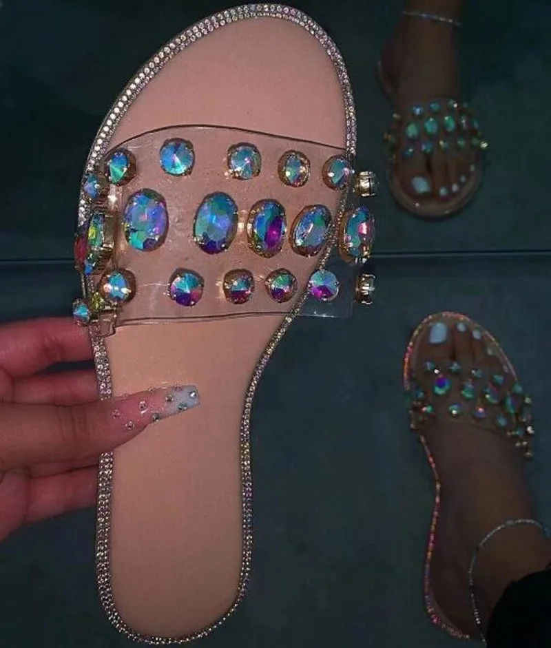 Ярко розовый с рисунком под змеиную кожу драгоценными камнями Босоножки из ПВХ