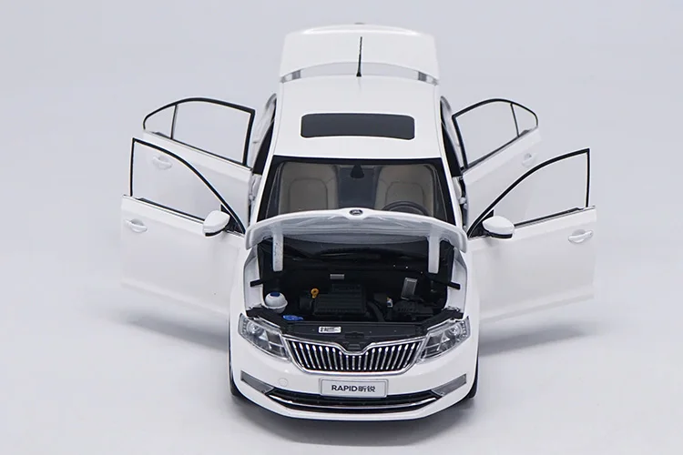 1:18 Высокая тщательная Skoda Rapid сплав модель автомобиля статические металлические модельные автомобили с оригинальной коробкой