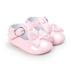 Обувь для новорожденных девочек обувь из искусственной кожи с пряжкой обувь для первых шагов с бантом для младенцев Красные Розовые белые мягкие Нескользящие туфли на нескользящей подошве SML