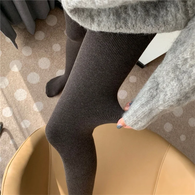 Thickened cashmere leggings, women's outer wear, plus velvet to keep warm, step on the feet, pantyhose, stretch pantyhose