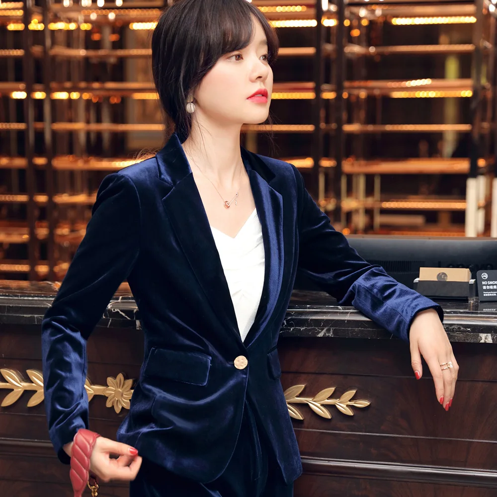 Женский бархатный костюм золотистого цвета осенне-зимний с длинными рукавами в