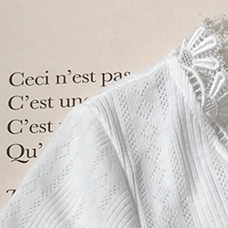 

Women T-shirt 2021 Summer French Niche V-neck Lace Embroidery Hollow Cotton Loose T-shirt Short-sleeved Top Tees with Buttons