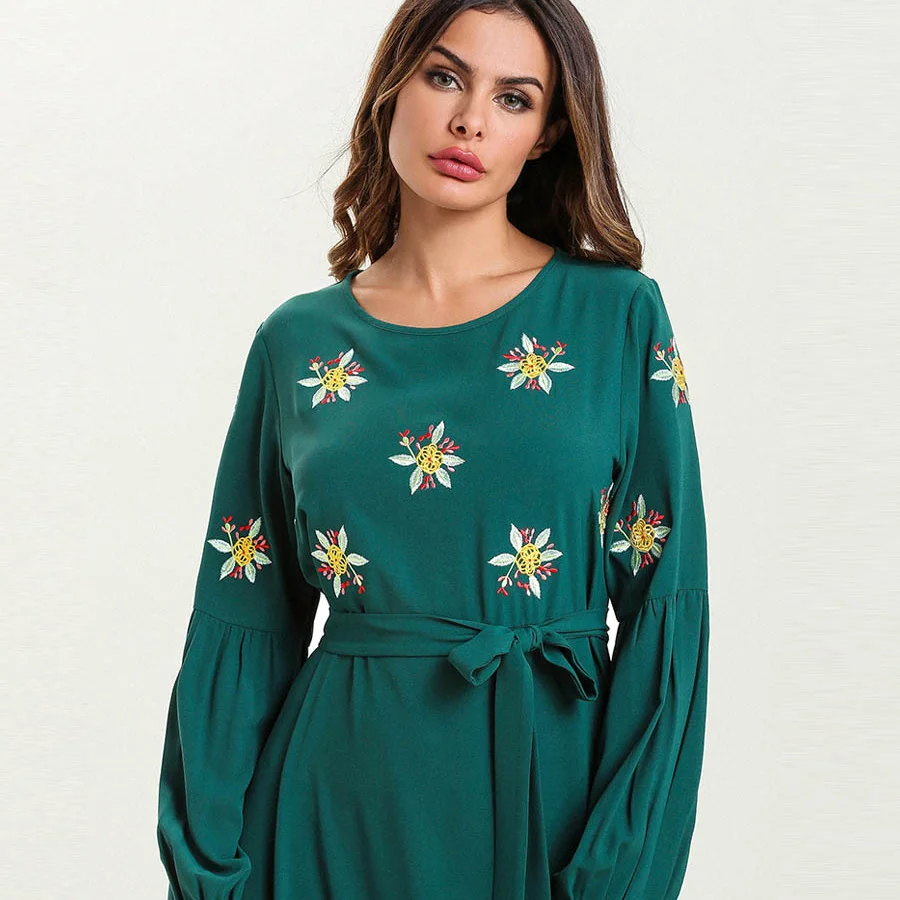 

2021 Muslim Women's Dress Large Size Fashion Long Sleeve Large Size Embroidered Long Skirt with Lace Wrinkle Robe Dress