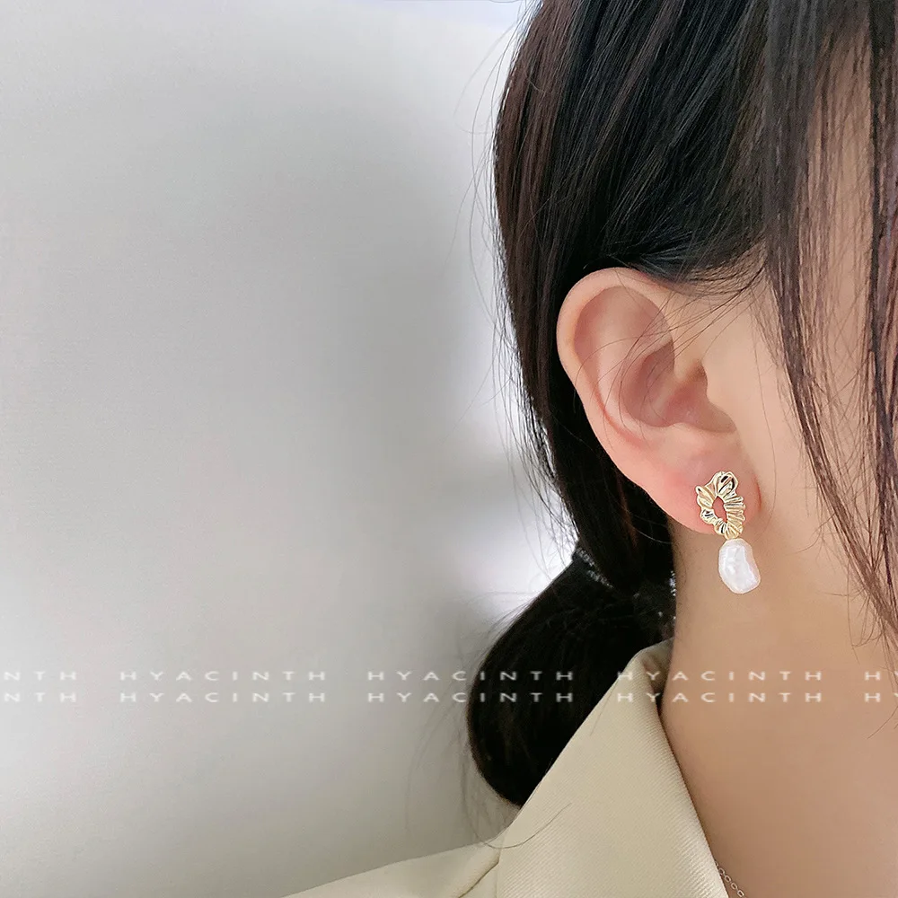 

2021 New 14k Real Gold Freshwater Pearl Stud Earrings Geometric Irregular Light Luxury Dangle Earrings Wedding Pendant Jewelry