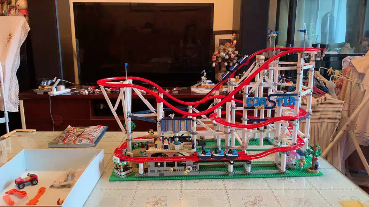 В наличии электрические американские горки подходят для 10261 строительных блоков