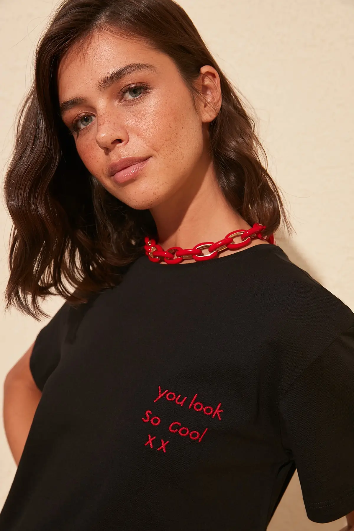 Трикотажная футболка с вышивкой Trendyol TWOSS20TS0052|Футболки| |