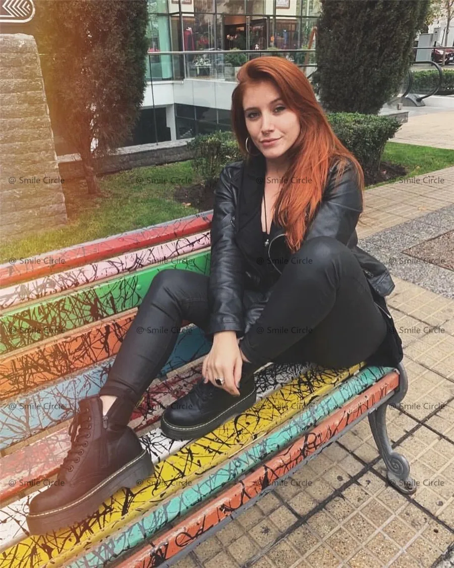 Женские мотоциклетные ботинки со смайликом и круглым Size36-41; сезон осень; коллекция года; модные армейские ботинки с круглым носком на шнуровке; женская обувь