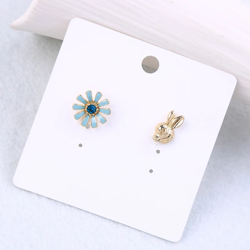 Асимметричные милые цветные серьги гвоздики с эмалью кристаллами цветками