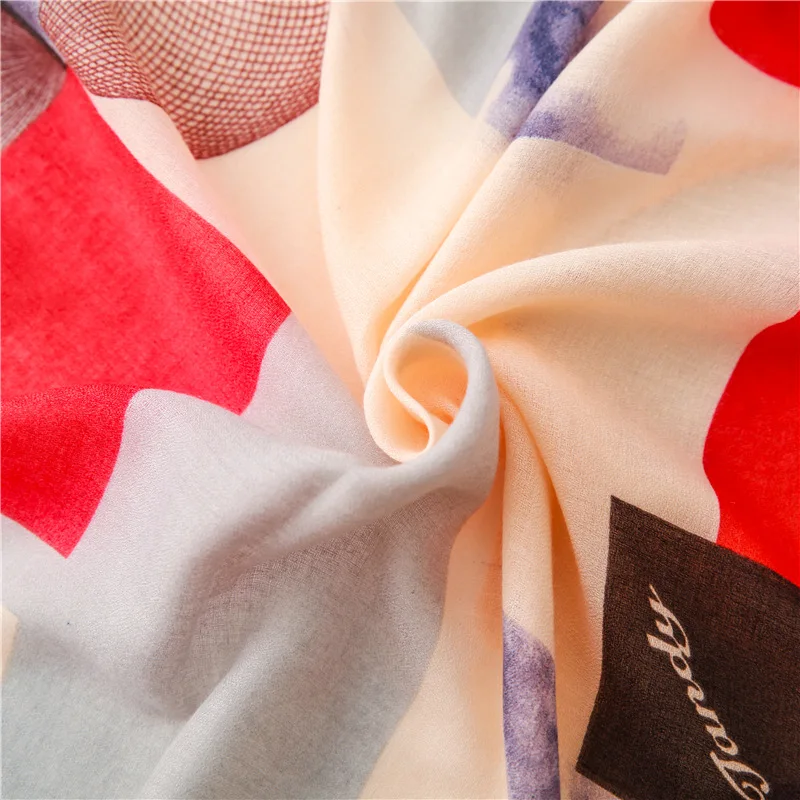 

2020 tourism Fashion Flower quality cotton material shawl Luxury Autumn and winter women print seaside Beach sunscreen scarves