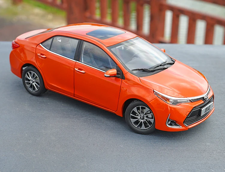 1:18 литые модели автомобилей Toyota Levin 2017 versin в красном/оранжевом цвете с небольшим