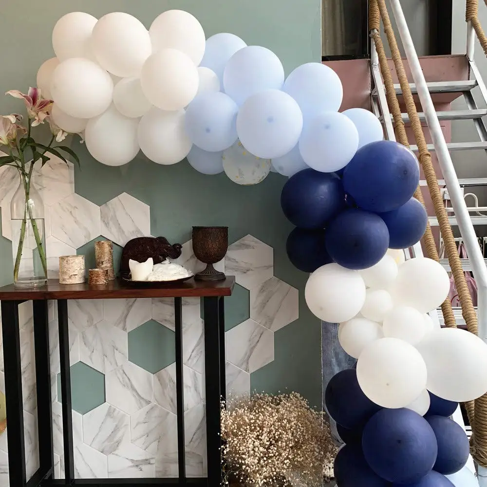 Комплект гирлянды с шариками и аркой 106 шт. королевский синий белый латексный