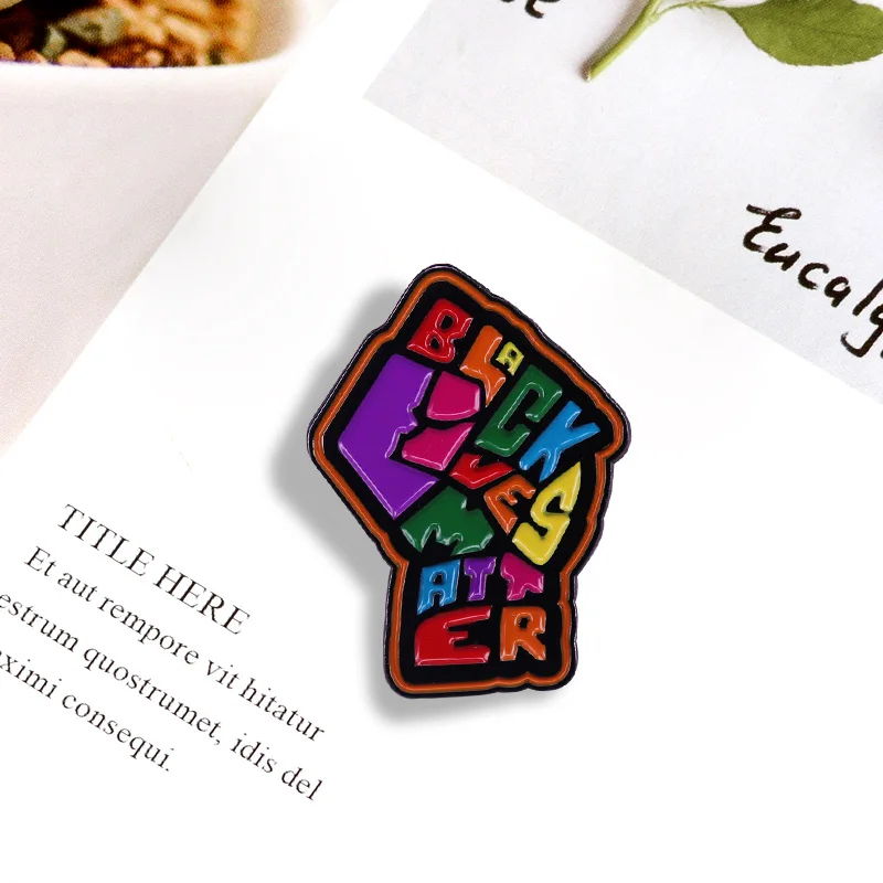 BLM приподнятый кулак солидарности свобода я не могу дышать эмалированная булавка