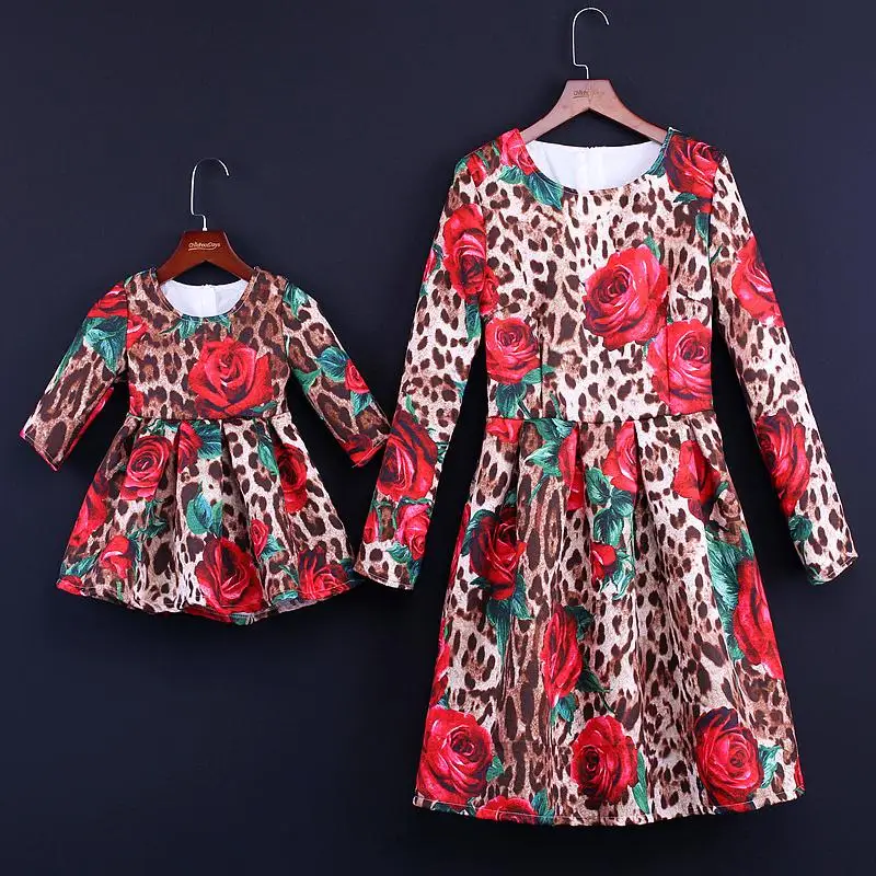 Леопардовое платье для мамы и дочки; Vestidos; Платья с цветочным принтом для мамы и дочки; платье для девочек; коллекция года; одежда для всей семьи
