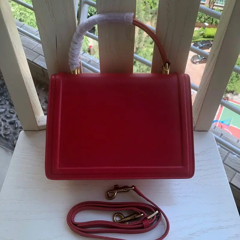 

2021 new designer bag ladies shoulder bag metal chain leather messenger bag luxury pearl buckle bag