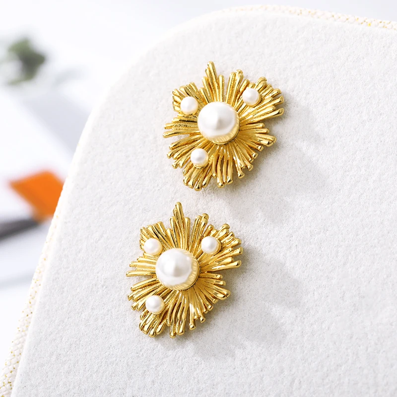 

Korean Vintage Metal Pearl Earrings For Women Irregularity Flower Stud Earring Luxury 2021 Trend Boho Jewelry Bff Gift For Girls