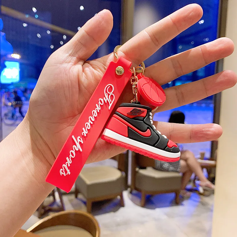 

Luxury Basketball Shoes Keychain Simulation Mini 3D Solid Fashion Sports Shoes Key Pendant Men And Women Car Key Chain Ring