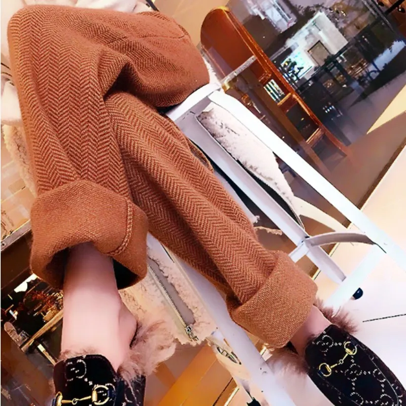 

Also wearing thick cashmere wide-legged pants women's lettering loose-fitting trousers knitted wool pants casual