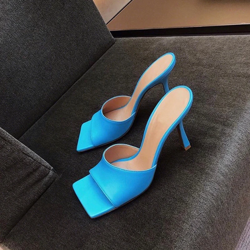 

2019 г.; Небесно-голубые кожаные туфли без задника на высоком квадратном каблуке; модельные шлепанцы; летняя модная женская обувь