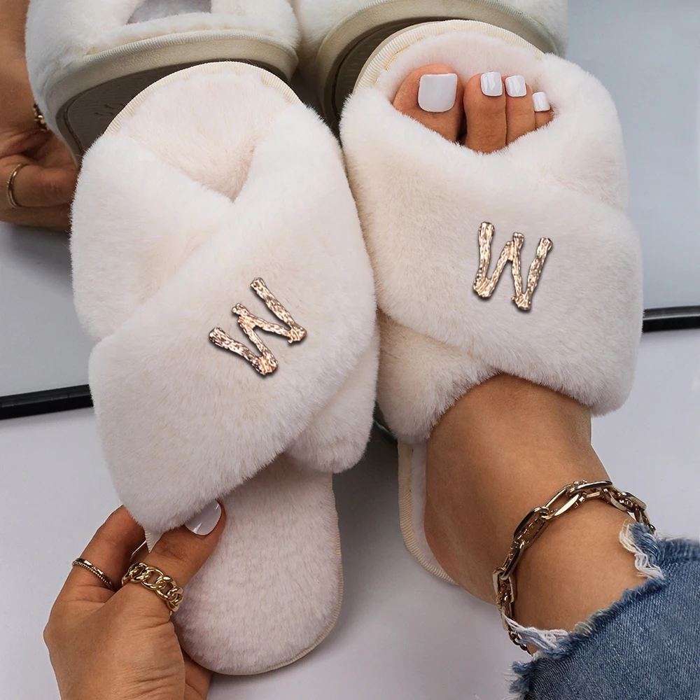 Fluffy Faux Fur Slippers for Women Stainless steel Letters W Custom Slides Flats Sandals Winter Slippers Flip Flops Luxury Shoes
