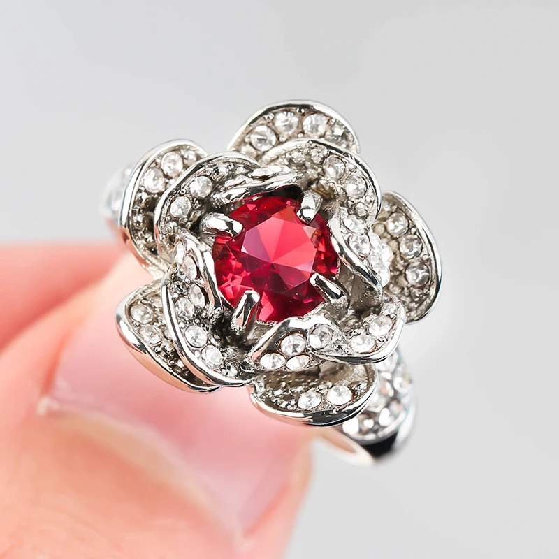 Роскошное посеребренное кольцо в виде Розы S925 с микрозакрепкой Стразы красные