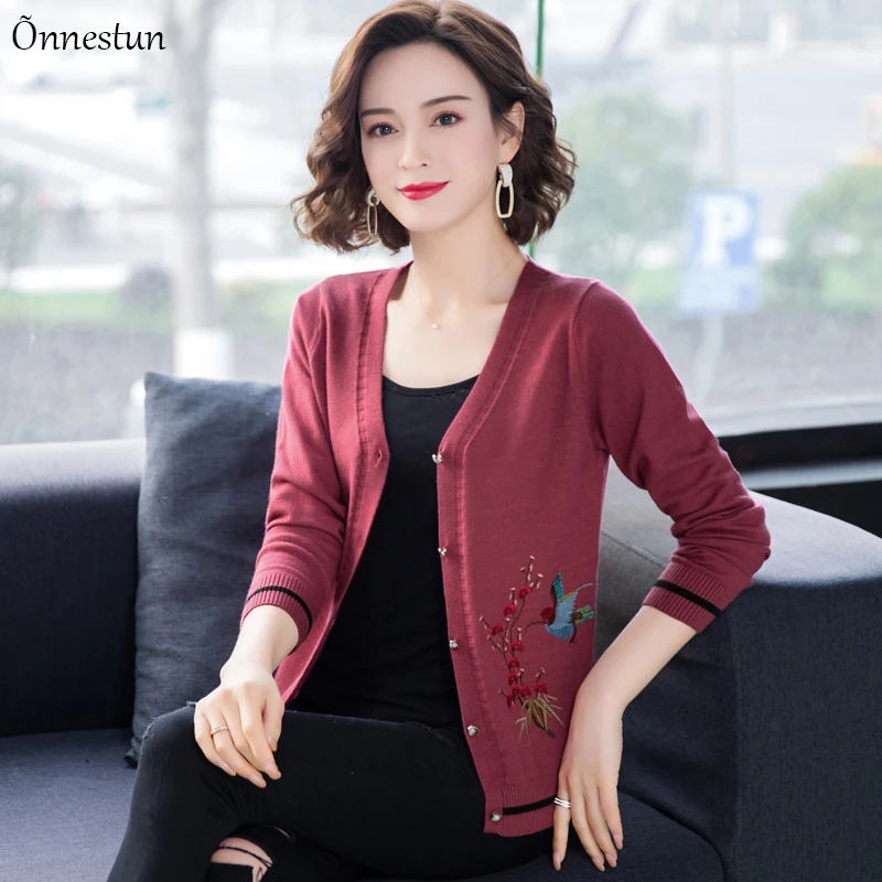 Свитер женский осенний с вышивкой однобортный Кардиган V-образным вырезом