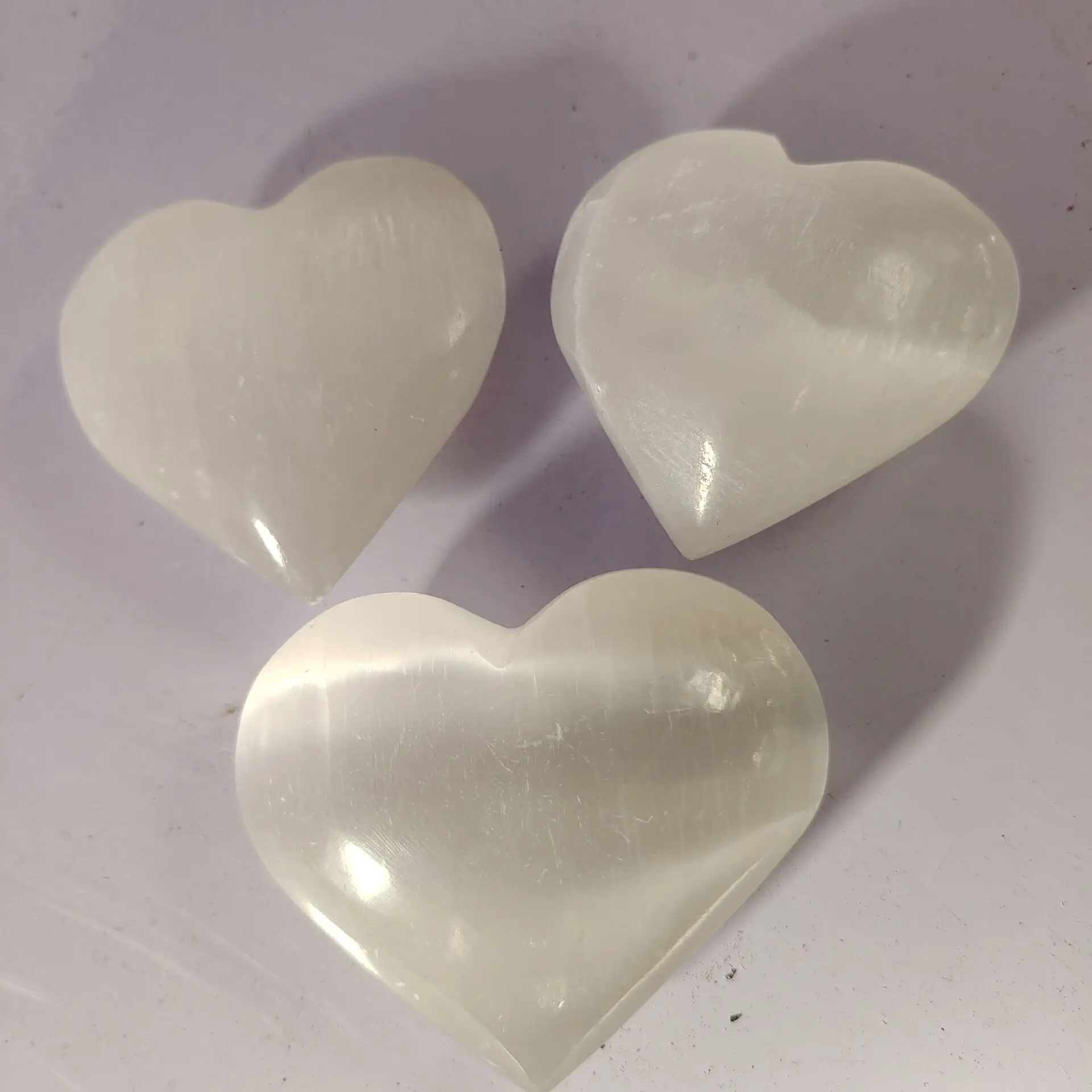 

Natural Crystal Heart Gypsum Heart Hand Made Quartz Gemstones Chakra Stone Hearts Balancing Collector Crystals Reiki Healing