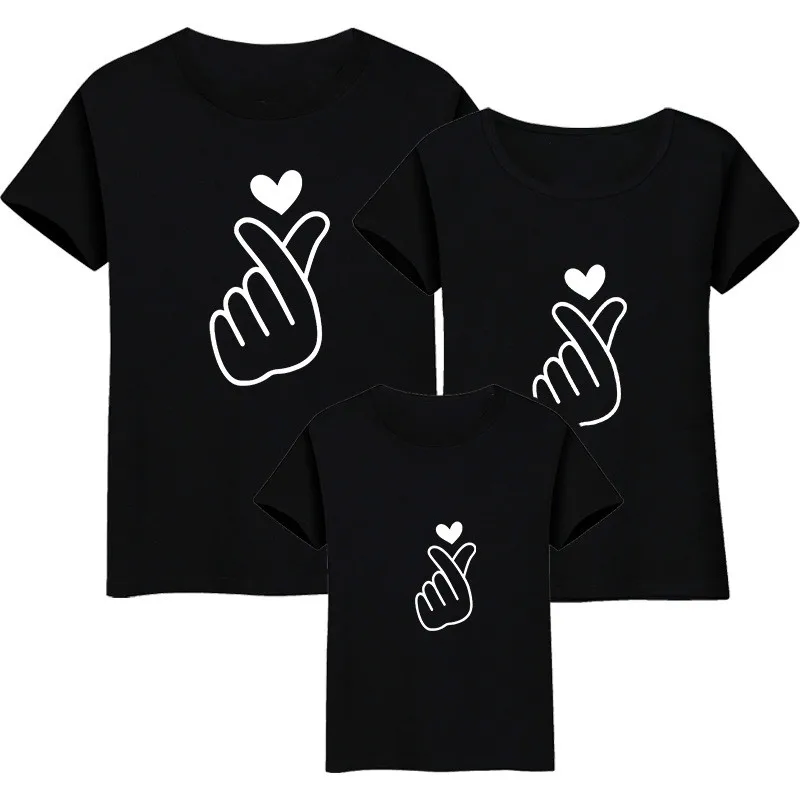 

Gesture of Love Family Matching Outfits Mom and Dad and Children Summer Vacation T- Shirt