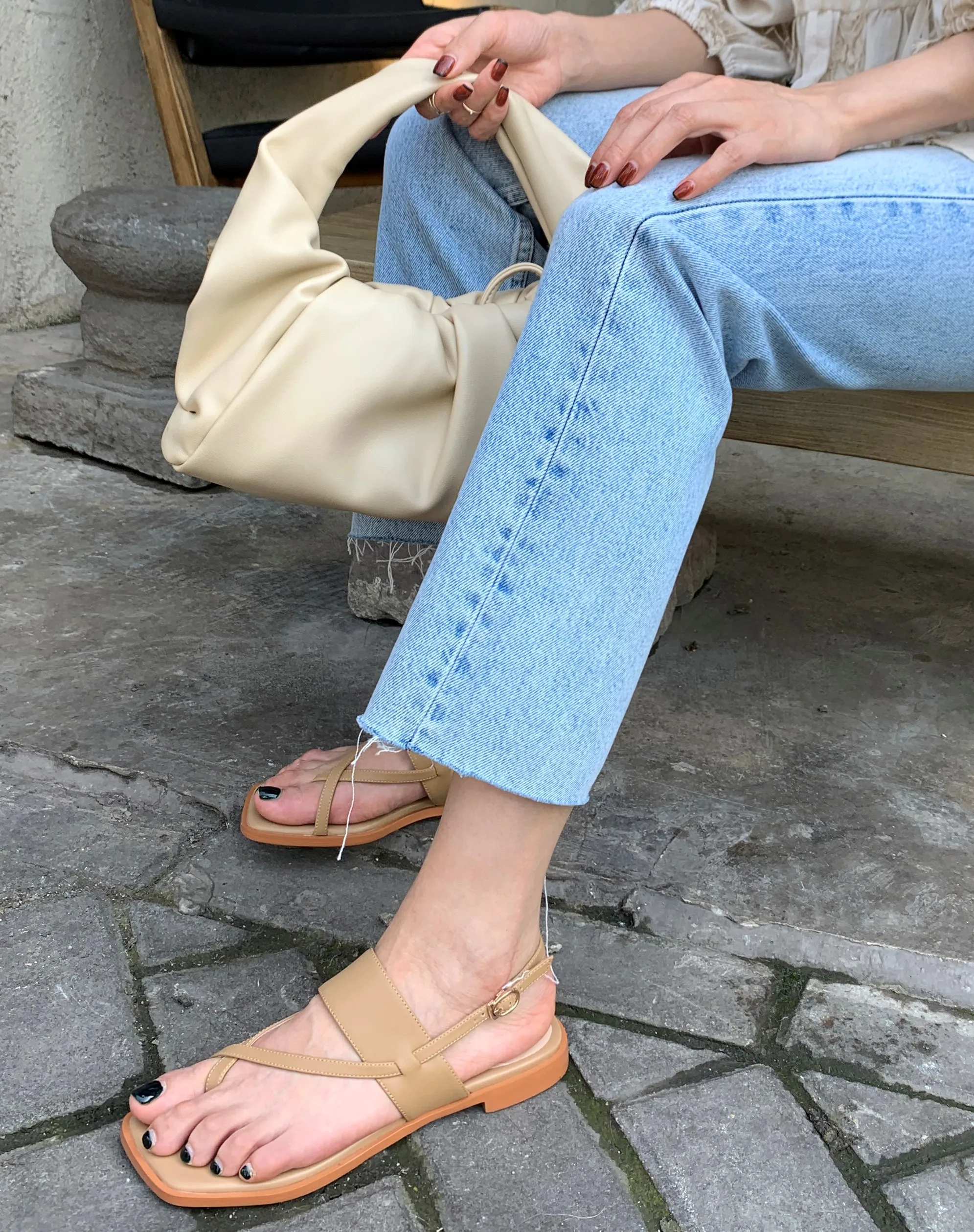 

2020 summer new fashion wild low-heel word buckle thin belt square head clip toe sandals retro style Roman sandals tide Z913