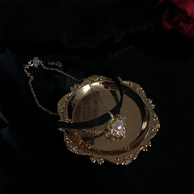 Женское бархатное ожерелье с подвеской в виде сердца черное винтажное