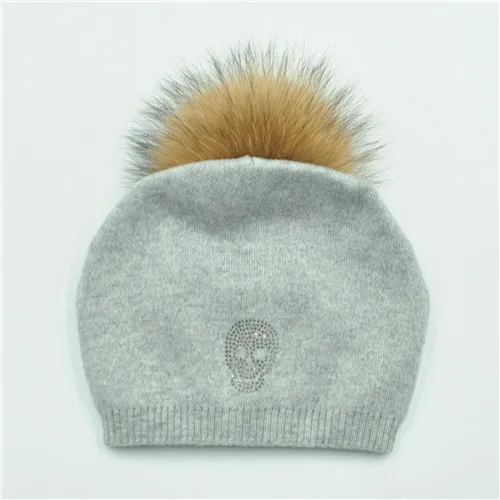 Real Fur Winter Hat Raccoon Fur Pom Pom Hats Shining Rhinestone For Women Brand Thick Women Hat Wholesale Knitted Beanies Cap - Цвет: Light grey