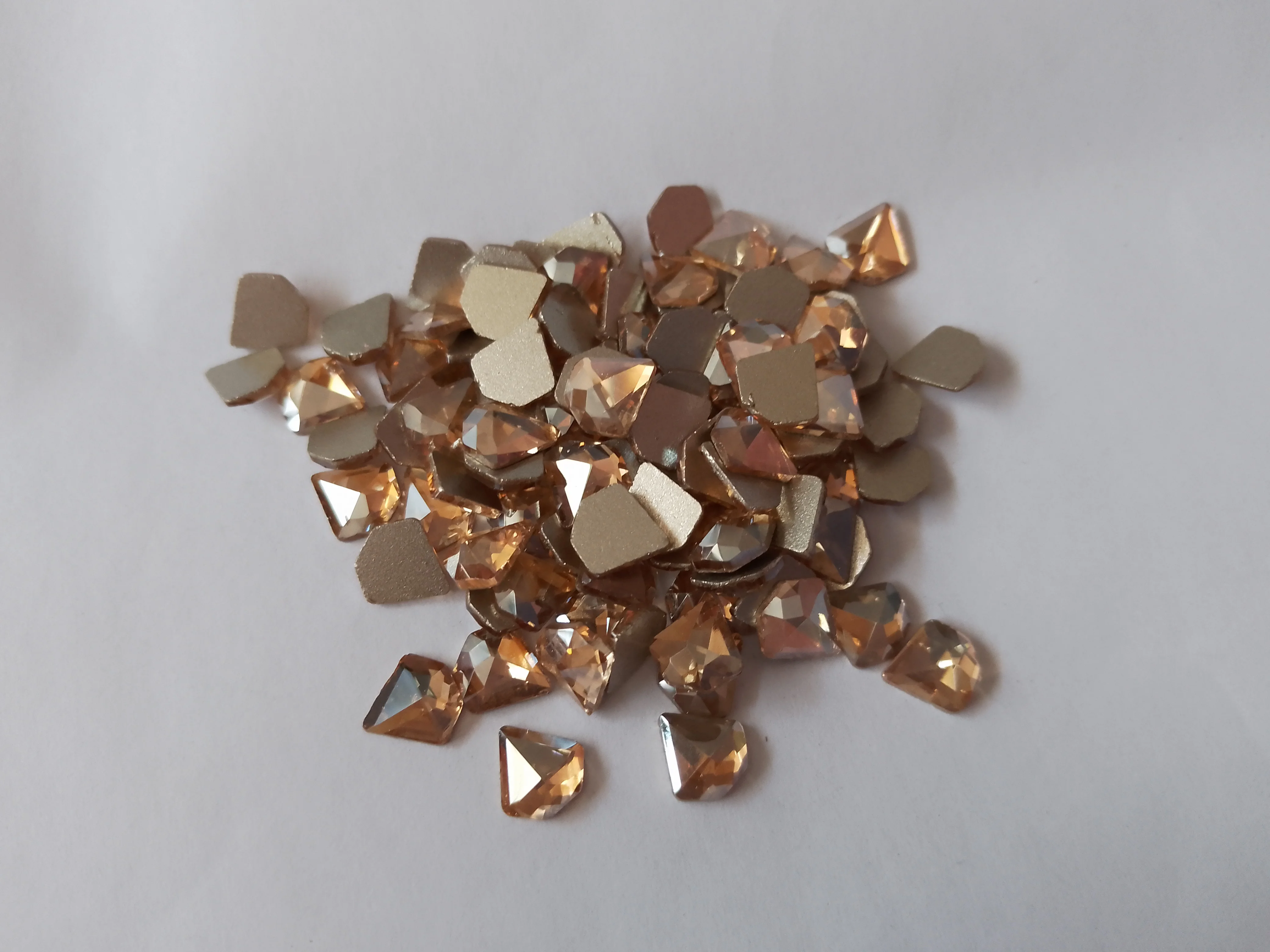 100 шт. золотые тени Стразы для ногтей по очень низкой цене Кристальные