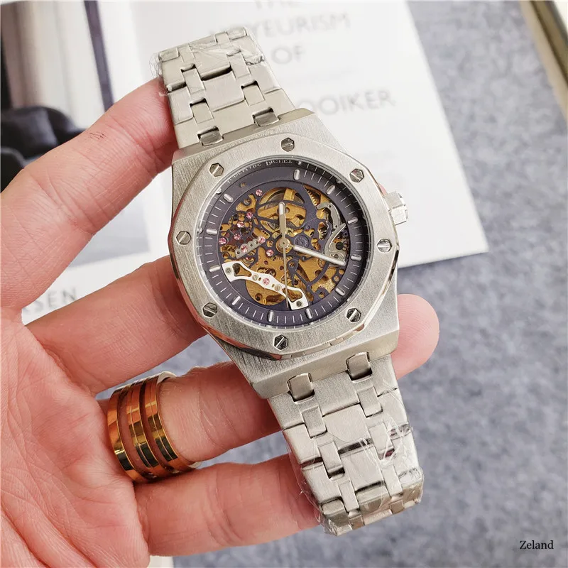

2021 men's watch European and American carbon fiber grain fashion brand quartz watch Black pointer Sports Watch