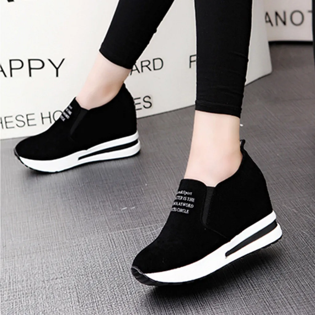 Женские замшевые шлепанцы на танкетке кроссовки с круглым носком увеличивающие