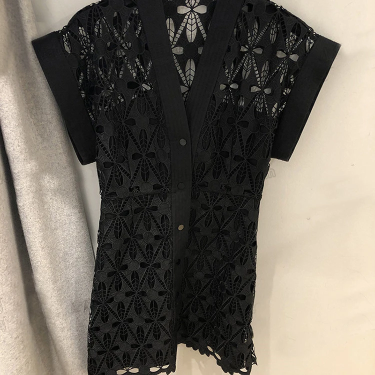 Женское платье ажурное на шнуровке с v-образным вырезом весна-лето 2019 | Женская