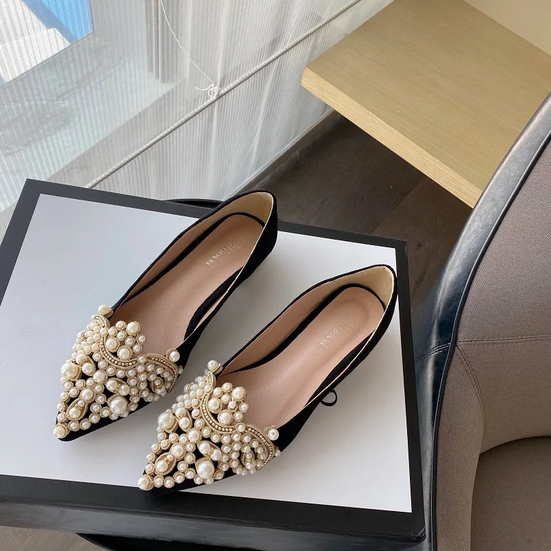 

Akexiya New Crown Pearl Flats Women Wedding Shoes Pointed Toe Female Dress Moccasins Low Pearl Heel Ladies Fashion Luxury Style