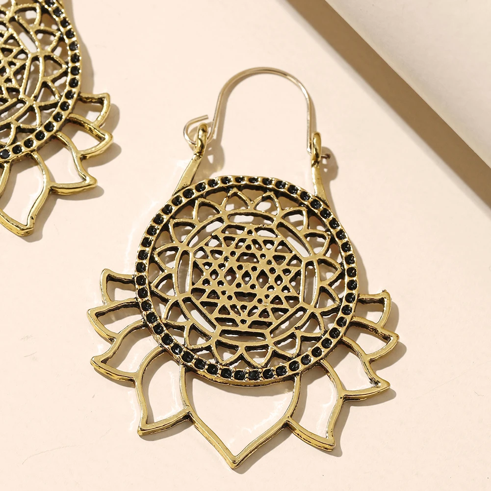 Модные женские серьги в форме подсолнуха с вырезами и гравировкой из сплава