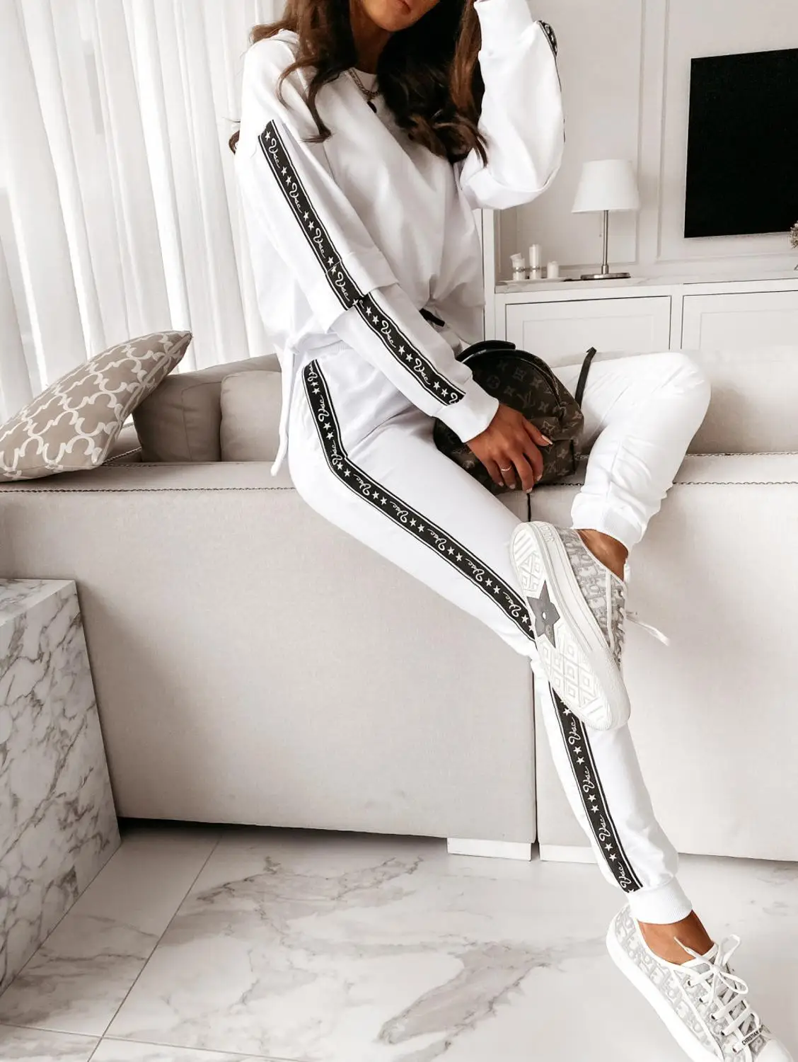 Женский спортивный костюм из 2 предметов тонкий с полосками сбоку для фитнеса