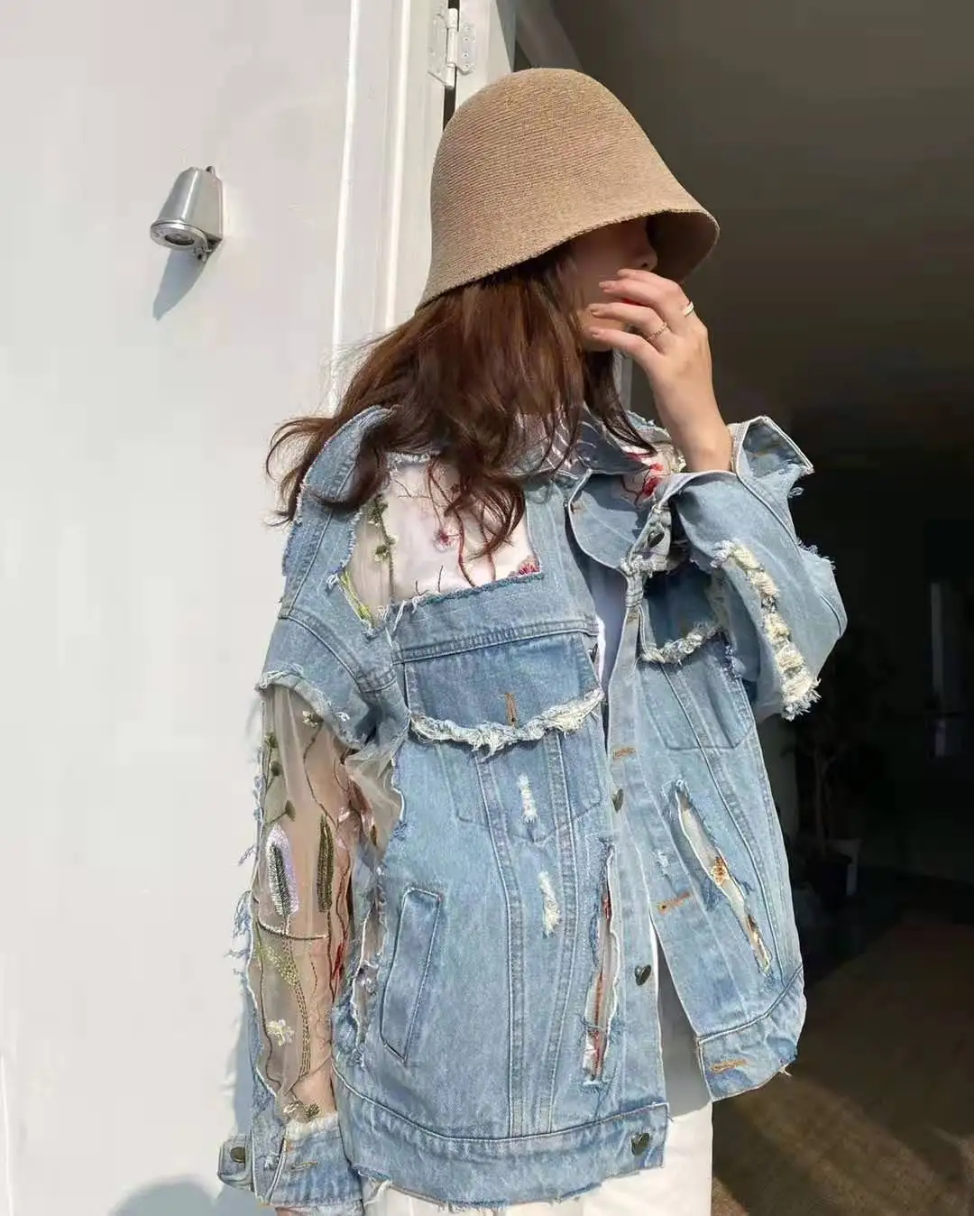 

Vefadisa Blue Hollow Out Denim Coat Women 2021 Spring Floral Embroidery Denim Jacket Casual Patchwork Denim Coat Loose QYF5140