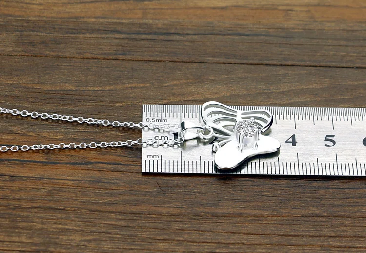 Женское серебряное ожерелье с подвеской-бабочкой |