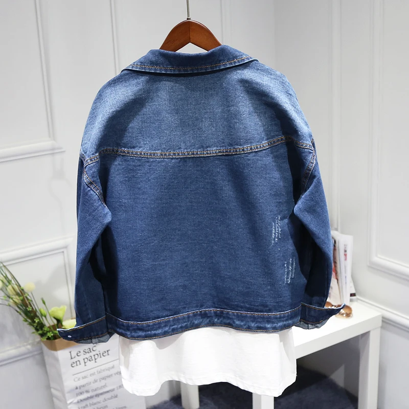 Женская джинсовая куртка из потертого хлопка повседневная короткая с большими