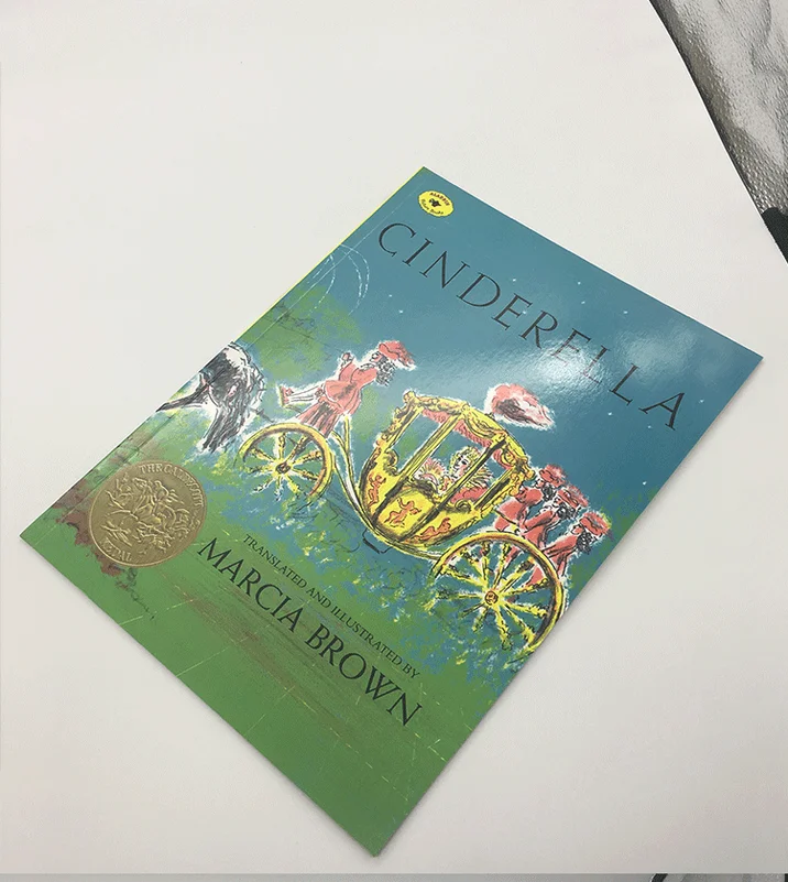 Детская книга Золушки с рисунками на английском языке для начальной школы