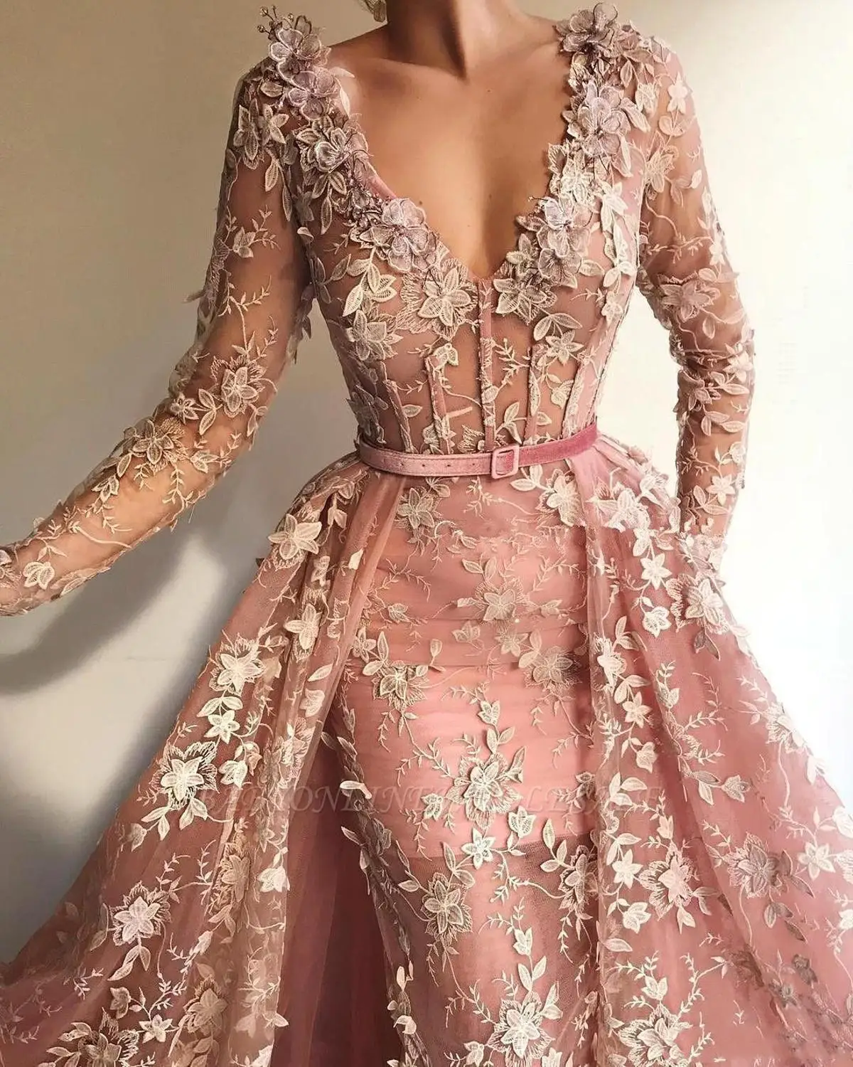 Arabic V Neck Prom Dresses with Detachable Train 2020 Lace Appliques Vintage Overskirt Evening Gowns Formal Party Dress images - 6